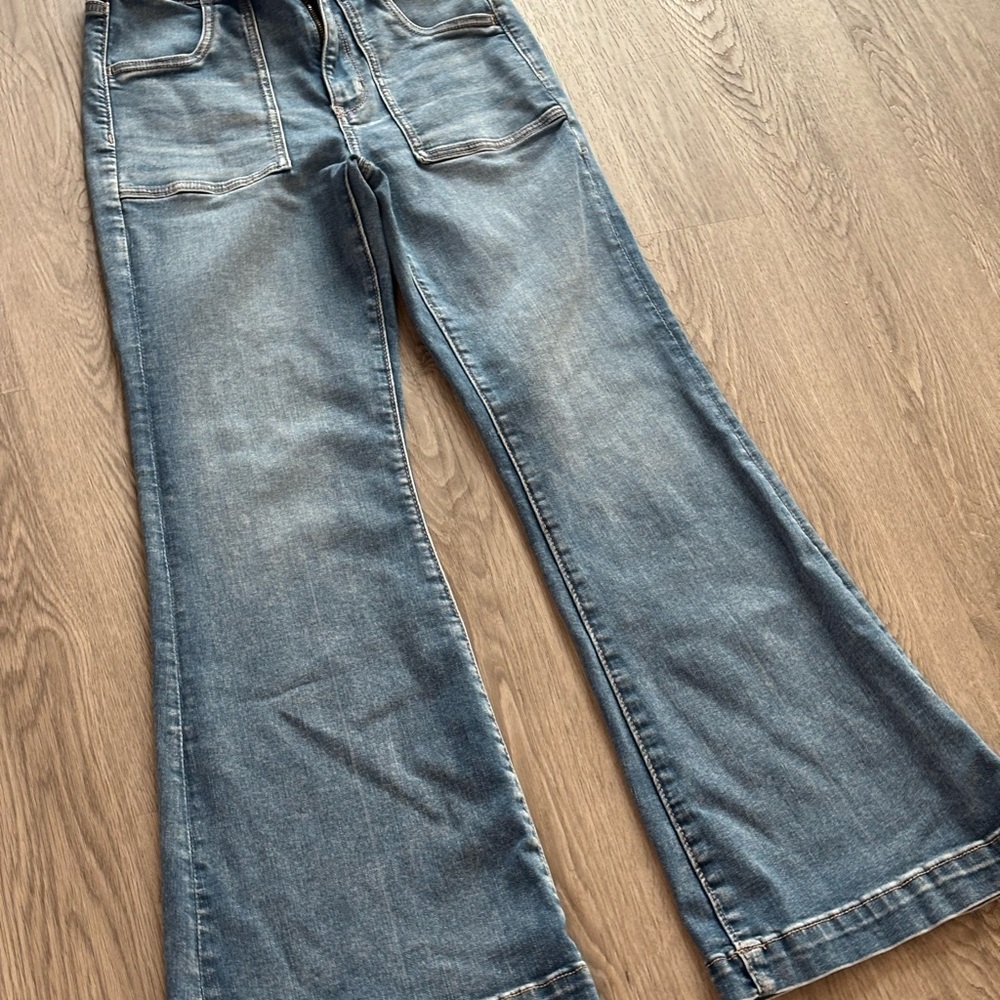 American Eagle Outfitters Light Wash Blue Flare Jeans